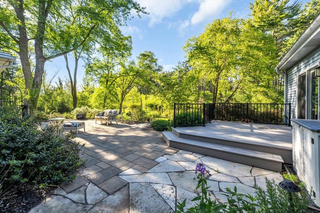 400 W Revere ROAD, Mequon, WI 53092