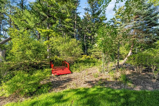 400 W Revere ROAD, Mequon, WI 53092