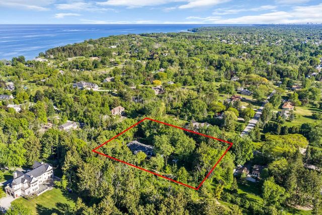 400 W Revere ROAD, Mequon, WI 53092