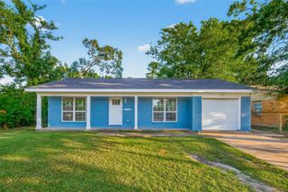 6038 Guadalupe Street, Houston, TX 77016