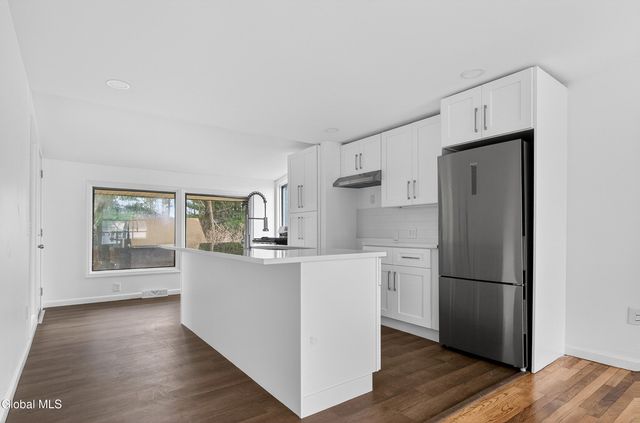 5 Emmett Drive, Colonie, NY 12309