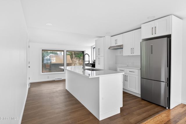 5 Emmett Drive, Colonie, NY 12309