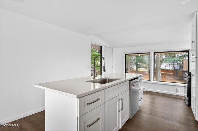 5 Emmett Drive, Colonie, NY 12309