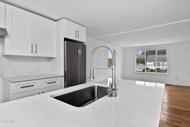 5 Emmett Drive, Colonie, NY 12309