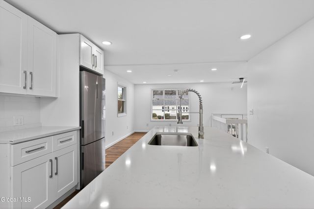 5 Emmett Drive, Colonie, NY 12309