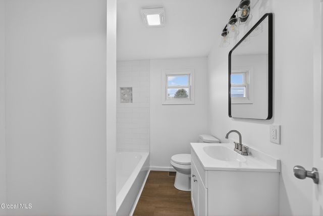 5 Emmett Drive, Colonie, NY 12309