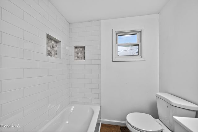 5 Emmett Drive, Colonie, NY 12309