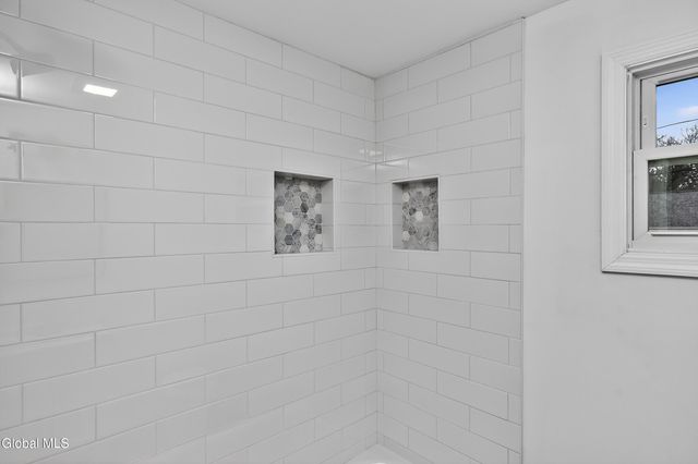 5 Emmett Drive, Colonie, NY 12309