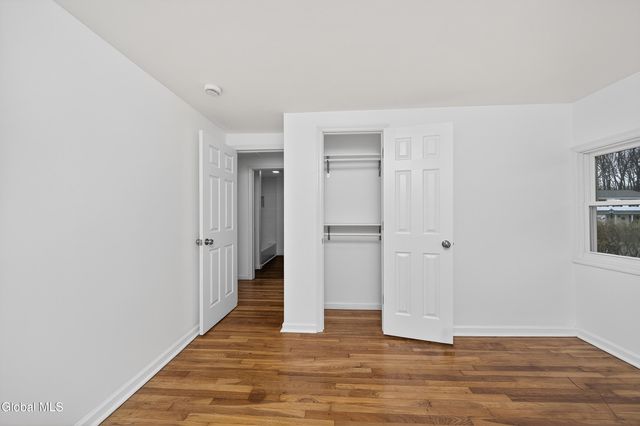 5 Emmett Drive, Colonie, NY 12309