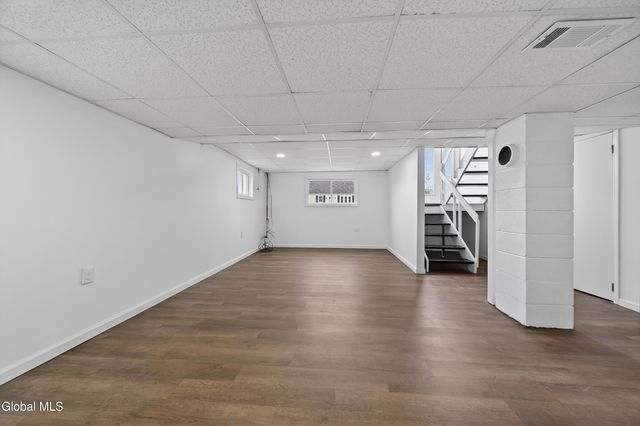 5 Emmett Drive, Colonie, NY 12309