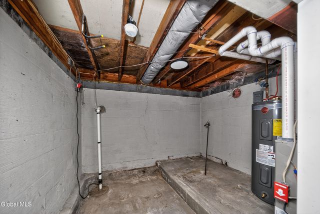 5 Emmett Drive, Colonie, NY 12309