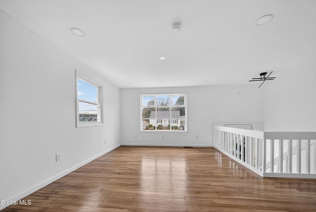 5 Emmett Drive, Colonie, NY 12309