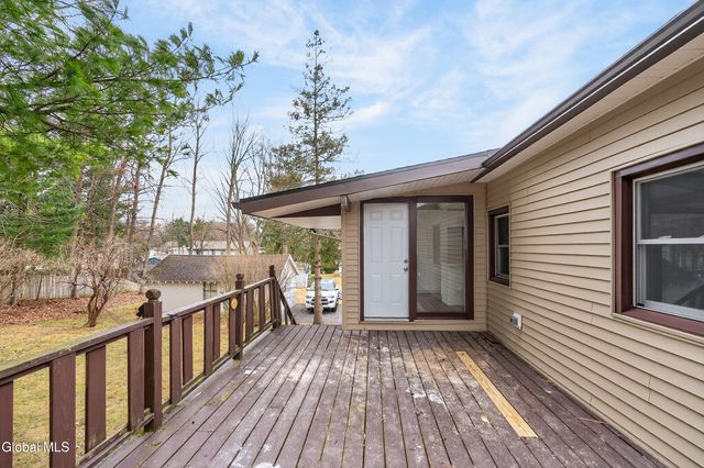 5 Emmett Drive, Colonie, NY 12309