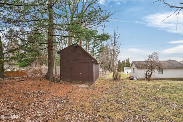 5 Emmett Drive, Colonie, NY 12309