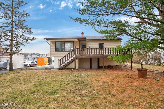 5 Emmett Drive, Colonie, NY 12309