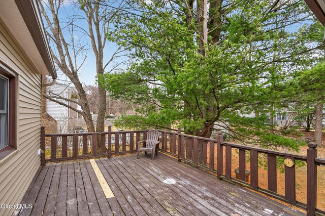 5 Emmett Drive, Colonie, NY 12309