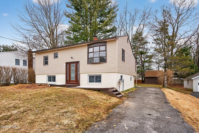 5 Emmett Drive, Colonie, NY 12309