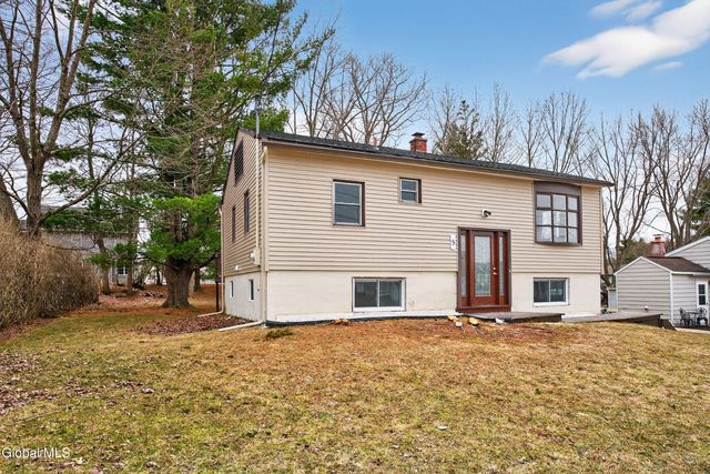 5 Emmett Drive, Colonie, NY 12309