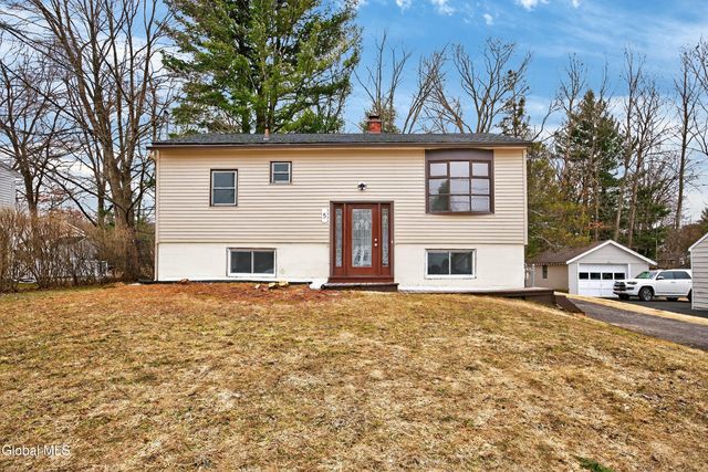 5 Emmett Drive, Colonie, NY 12309