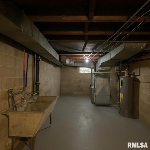 2304 N ELLIS Avenue, Peoria, IL 61604