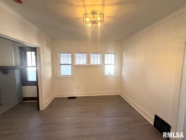 2304 N ELLIS Avenue, Peoria, IL 61604