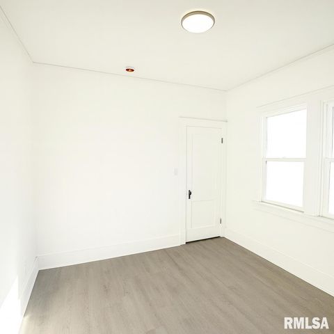 2304 N ELLIS Avenue, Peoria, IL 61604