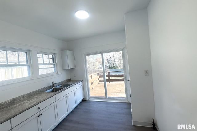 2304 N ELLIS Avenue, Peoria, IL 61604