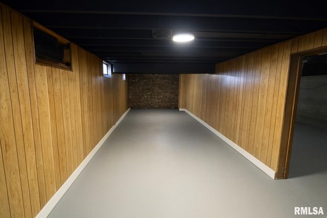 2304 N ELLIS Avenue, Peoria, IL 61604