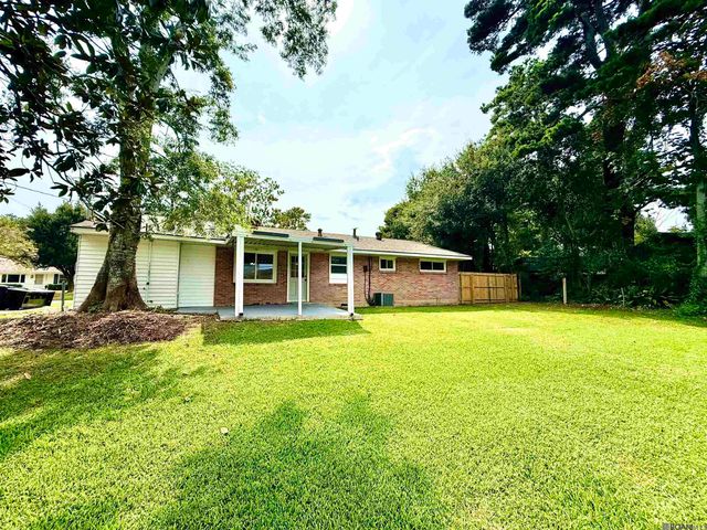 2235 E Contour Dr, Baton Rouge, LA 70809
