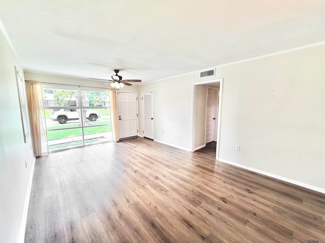 2235 E Contour Dr, Baton Rouge, LA 70809