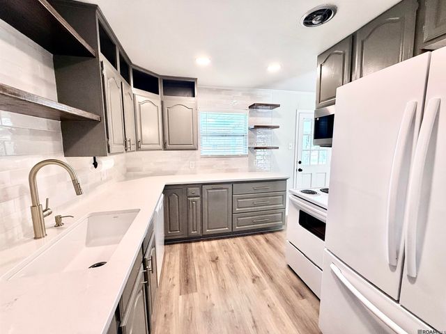 2235 E Contour Dr, Baton Rouge, LA 70809
