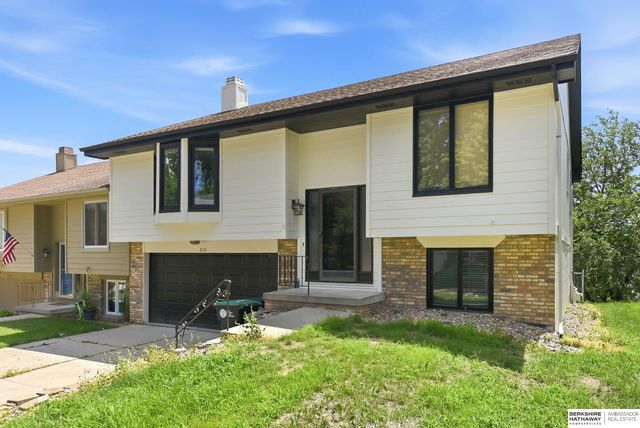 2135 N 121st Street, Omaha, NE 68164