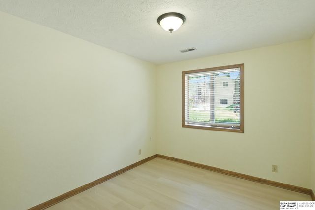 2135 N 121st Street, Omaha, NE 68164