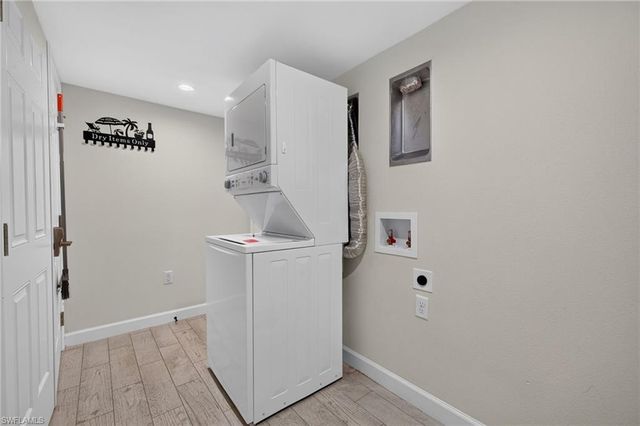 2840 W Gulf DR 4, Sanibel, FL 33957