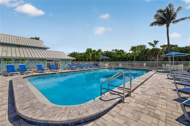2840 W Gulf DR 4, Sanibel, FL 33957