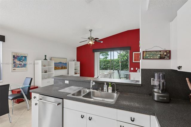 8752 NW 75th Ct, Tamarac, FL 33321