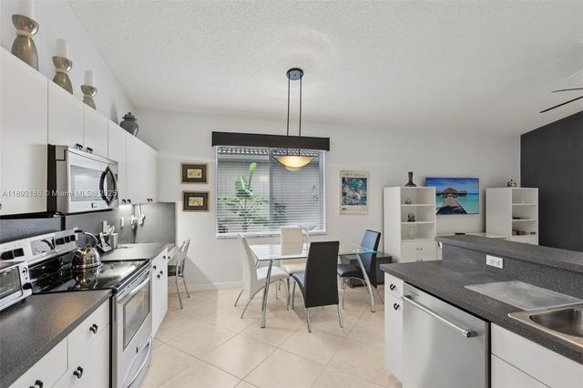 8752 NW 75th Ct, Tamarac, FL 33321