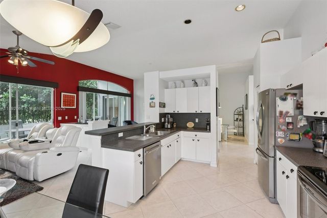 8752 NW 75th Ct, Tamarac, FL 33321