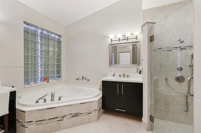 8752 NW 75th Ct, Tamarac, FL 33321