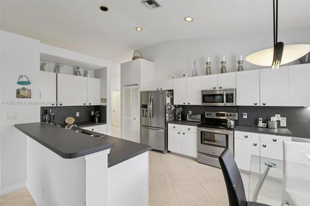 8752 NW 75th Ct, Tamarac, FL 33321