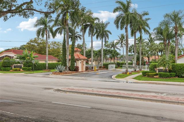 8752 NW 75th Ct, Tamarac, FL 33321