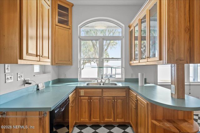 533 W RIVER Road, Palatka, FL 32177