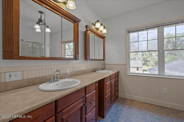 533 W RIVER Road, Palatka, FL 32177