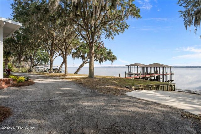 533 W RIVER Road, Palatka, FL 32177