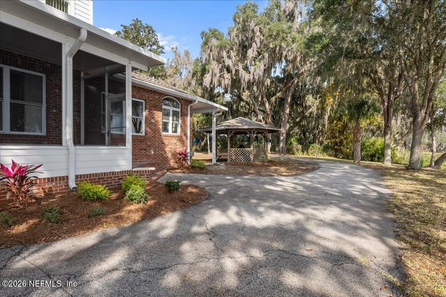 533 W RIVER Road, Palatka, FL 32177