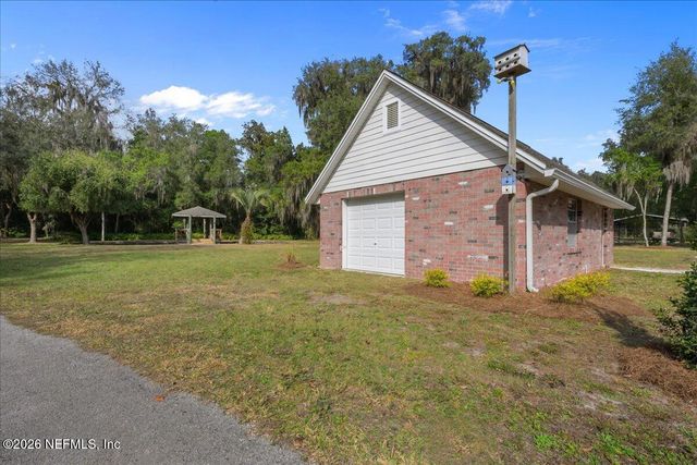 533 W RIVER Road, Palatka, FL 32177