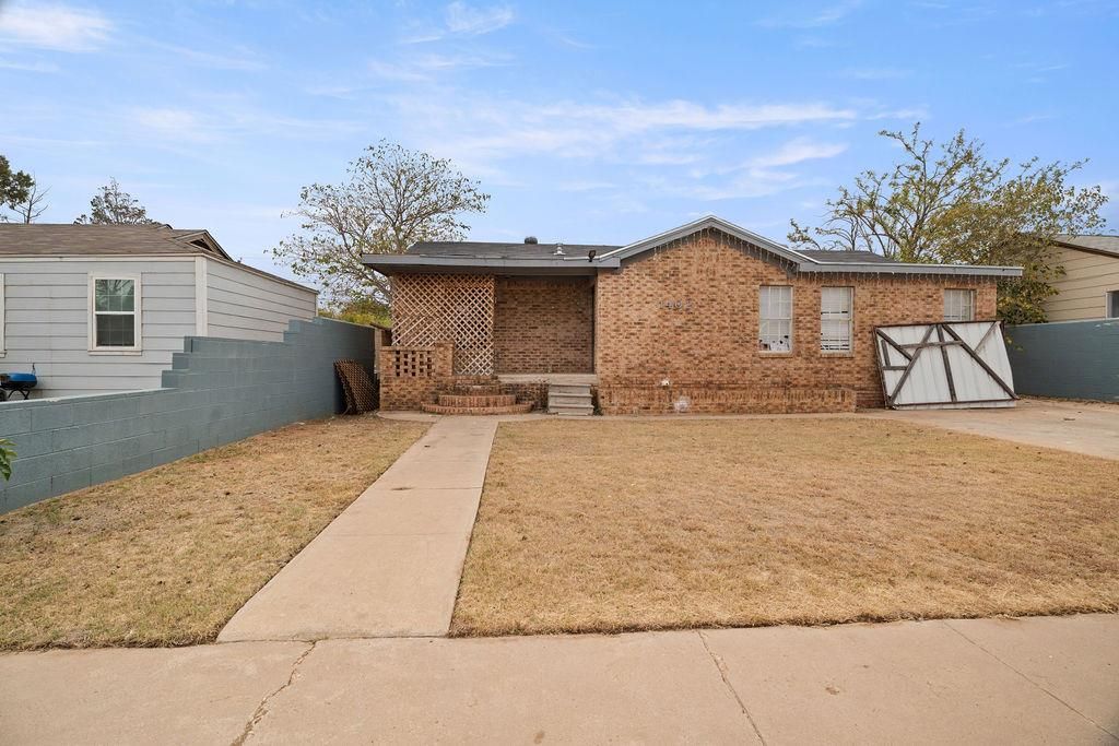 1402 Wood St, Big Spring, TX 79720