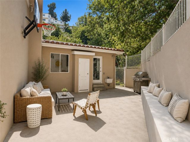 2932 Ledgewood, Los Angeles, CA 90068