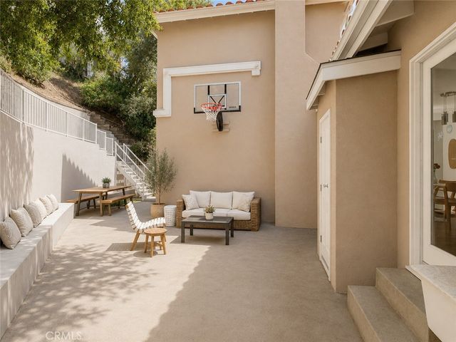 2932 Ledgewood, Los Angeles, CA 90068