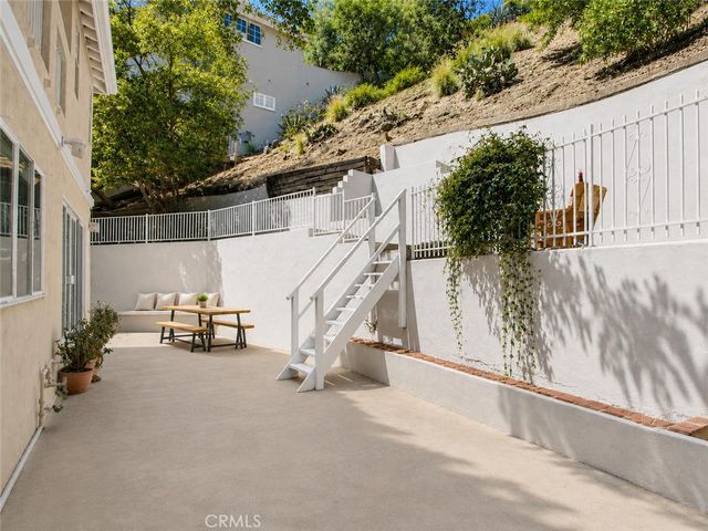 2932 Ledgewood Drive, Los Angeles, CA 90068